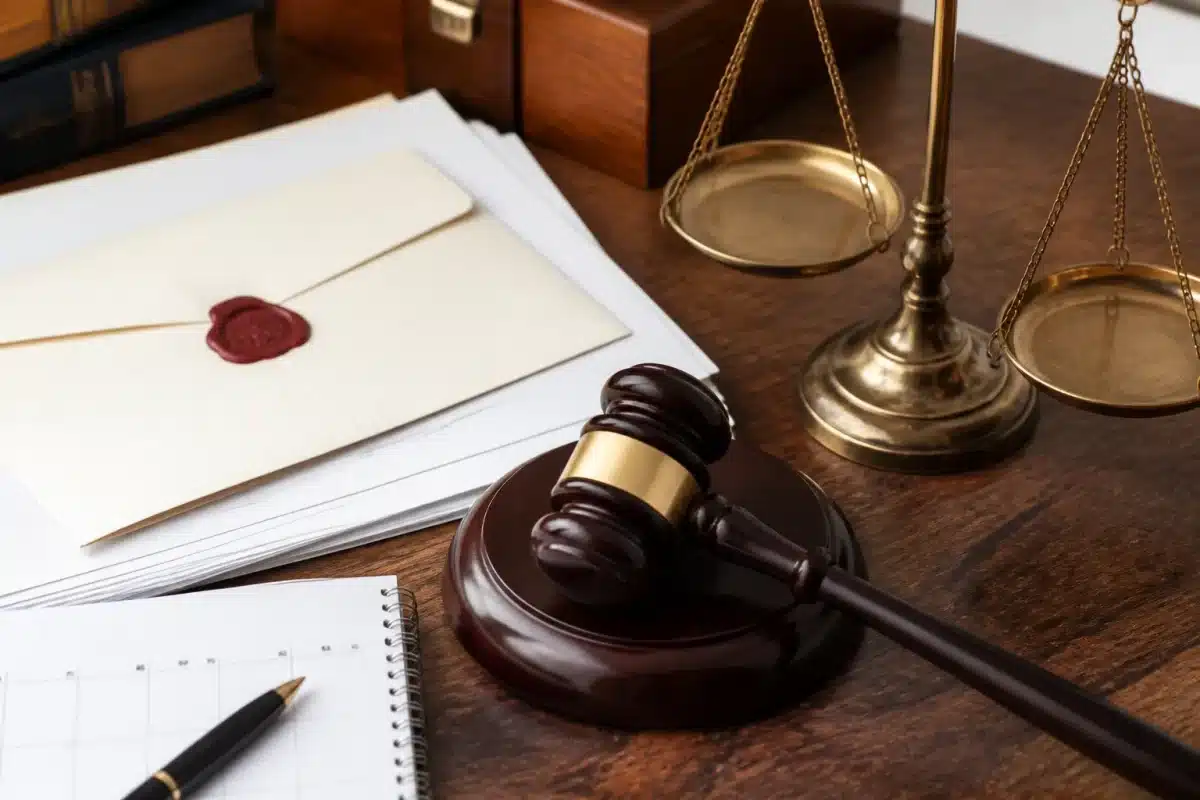 Document legal avec calendrier montrant delais succession heritage
