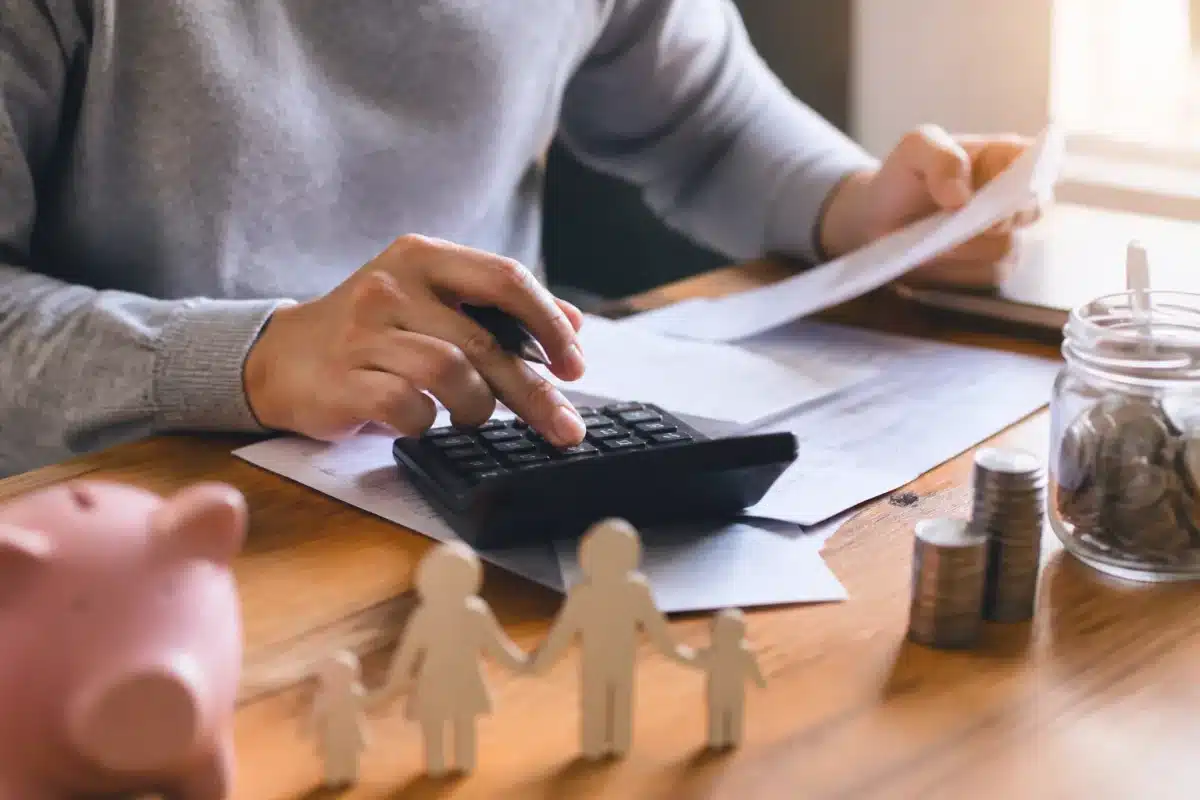 Document financier avec calculs de majorations familiales et montants de pension