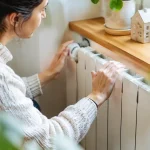 Le geste de nos grands-mères pour que le radiateur chauffe aussi bien en consommant moins cet hiver